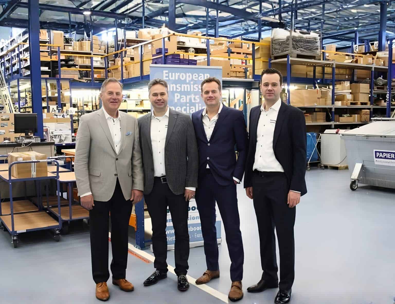 Ben Ganzeboom met zijn zonen Mark, Michel en Rob in het magazijn